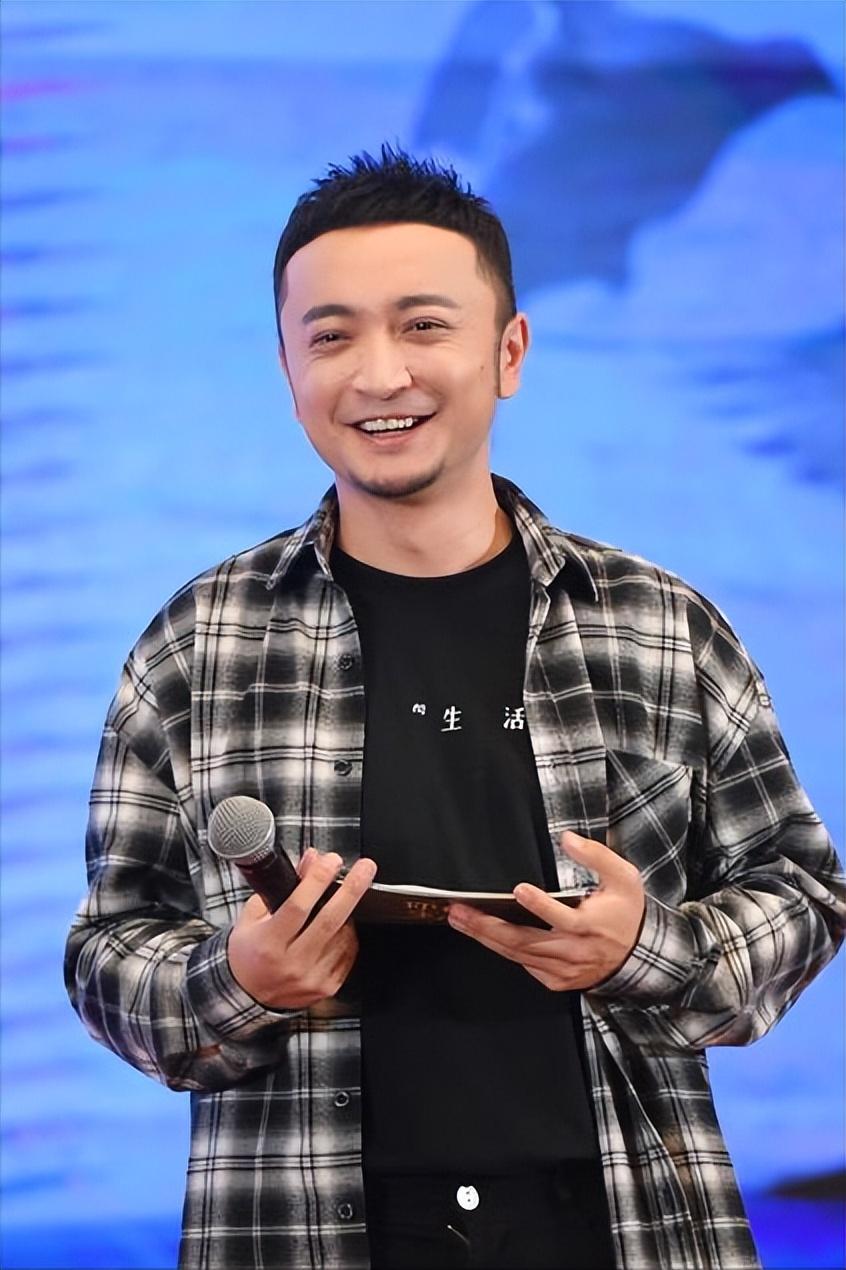 小尼個人資料簡介多高多重（央視主持人尼格買提:30歲結婚,婚後9年無兒無女,成父母最大遺憾）