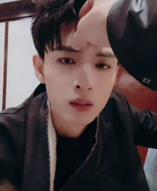 秦霄賢個人簡介與資料（”三浪”​​之一秦霄賢）