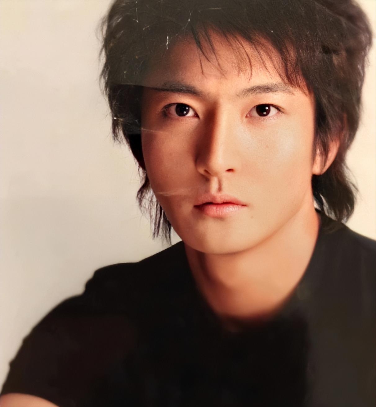 郭京飛個人資料簡介作品（大器晚成郭京飛：和鮑莉認識一個月就結婚，17年過後恩愛如初）