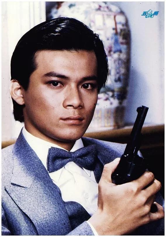 黃日華個人資料簡介及身高（射雕噴火華－黃日華）