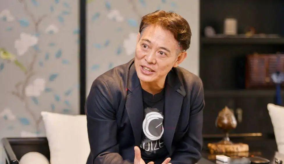 李連傑個人資料和妻子（李連傑兩任妻子都已過花甲之年，利智依然性感，黃秋燕越老越優雅）