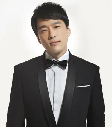 王耀慶個人資料簡介及家庭背景（王耀慶：為了省房租娶了房東女兒，卻捨得花30萬為角色配一件西裝）