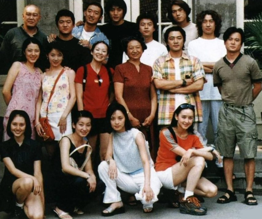 曾黎個人資料簡介及電視劇（演員曾黎：兩百年一遇的美人，歷任男友皆相貌平平，45歲仍未婚）