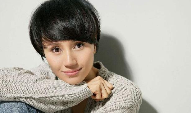 袁泉個人資料老公是誰（如今已經42歲的袁泉已是11個孩子的媽媽，被老公夏雨寵上天）