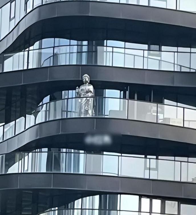 王菲個人資料簡介（坐擁“百億身家”，還曾多次拒絕馬雲，王菲的一生，有多傳奇？）