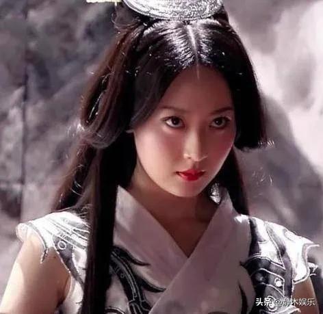 白冰個人資料簡介及家世（「玉漱公主」白冰：成龍欽點，英皇力捧，36歲成單親媽媽有苦難言）