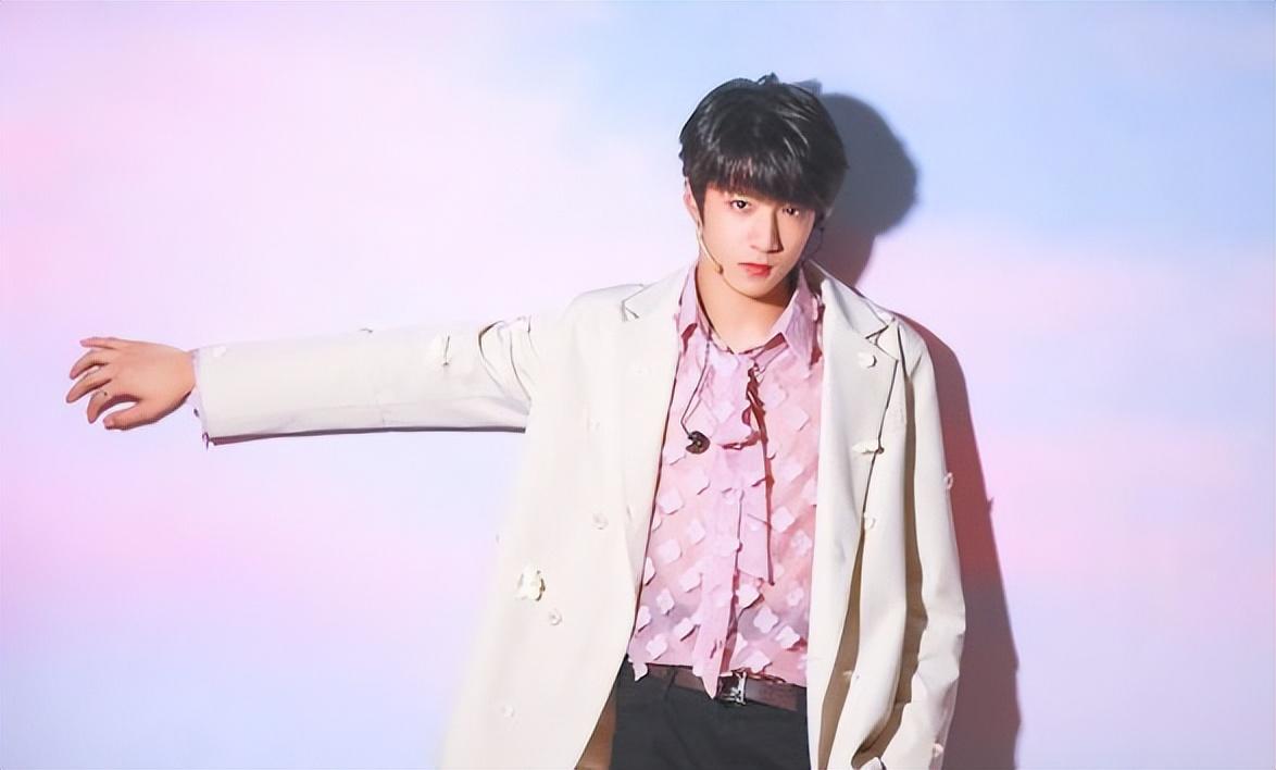 劉耀文個人檔案特別詳細（時代少年團的劉耀文，為什麼叫lil wen？）