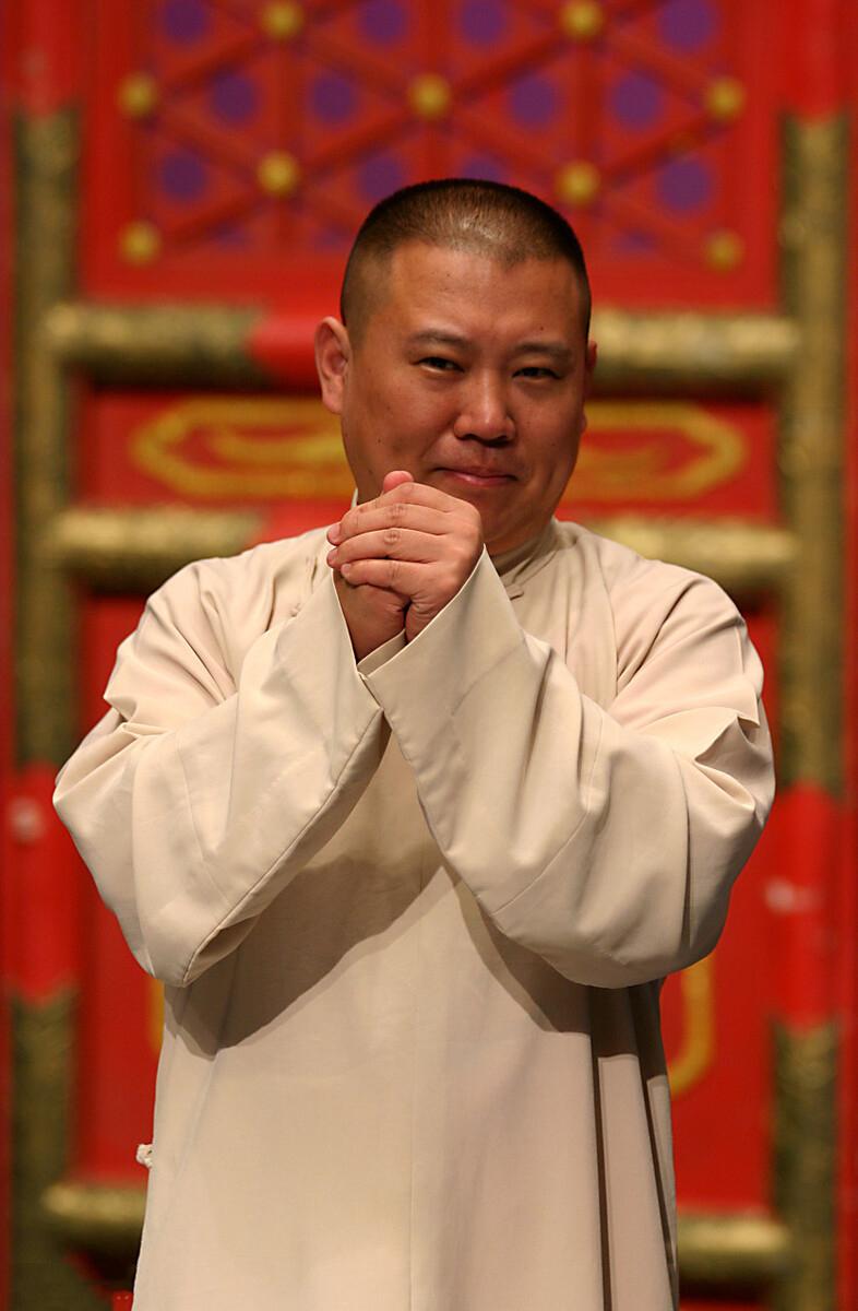 郭德綱個人資料簡介及前妻（郭德綱的兩位妻子，王惠名利雙收，胡中惠孤獨終老，人生差距太大）