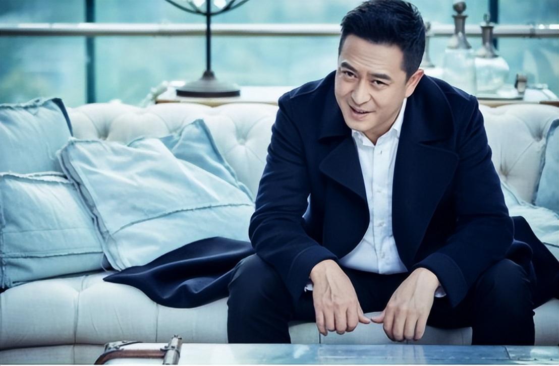 張嘉譯個人資料簡介（20年後，再看張嘉譯的婚姻，才知道當初他和杜珺離婚為何如此堅決）