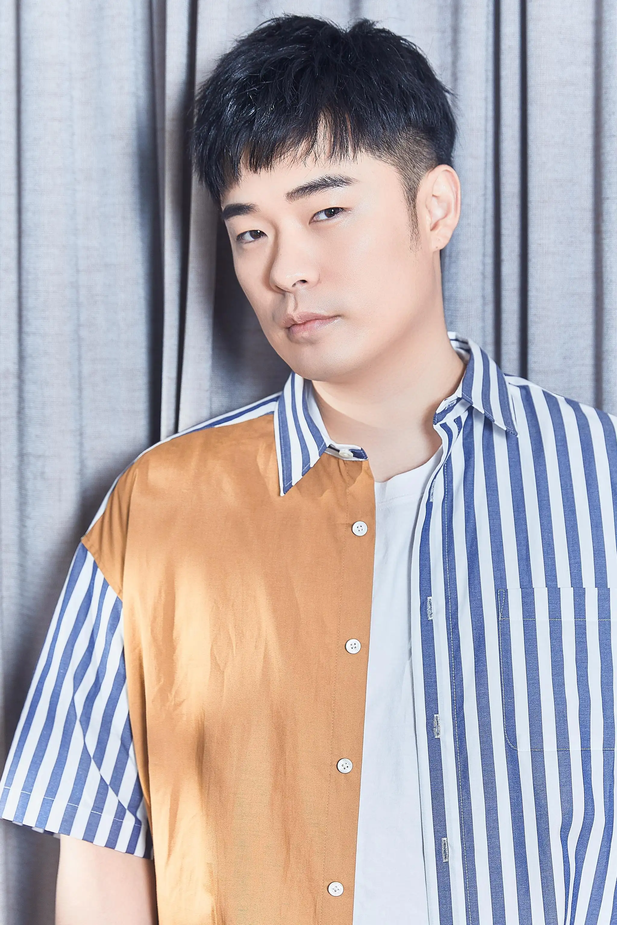 陳赫個人資料簡介（陳赫：二婚娶大1歲張子萱，婚後連生二胎，如今一家四口其樂融融）