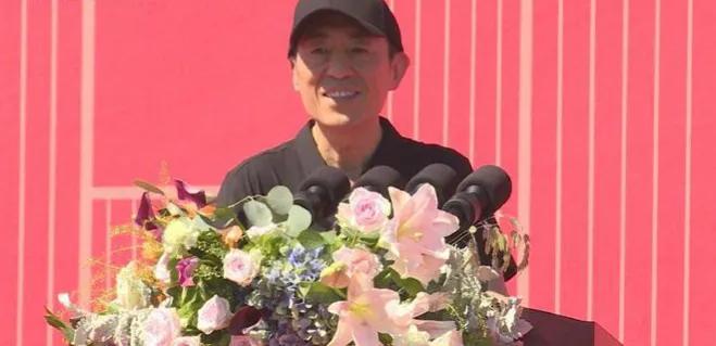 張藝謀履歷表個人資料簡介（張藝謀：拋棄發妻肖華，與鞏俐同居八年，轉身娶小31歲的陳婷）