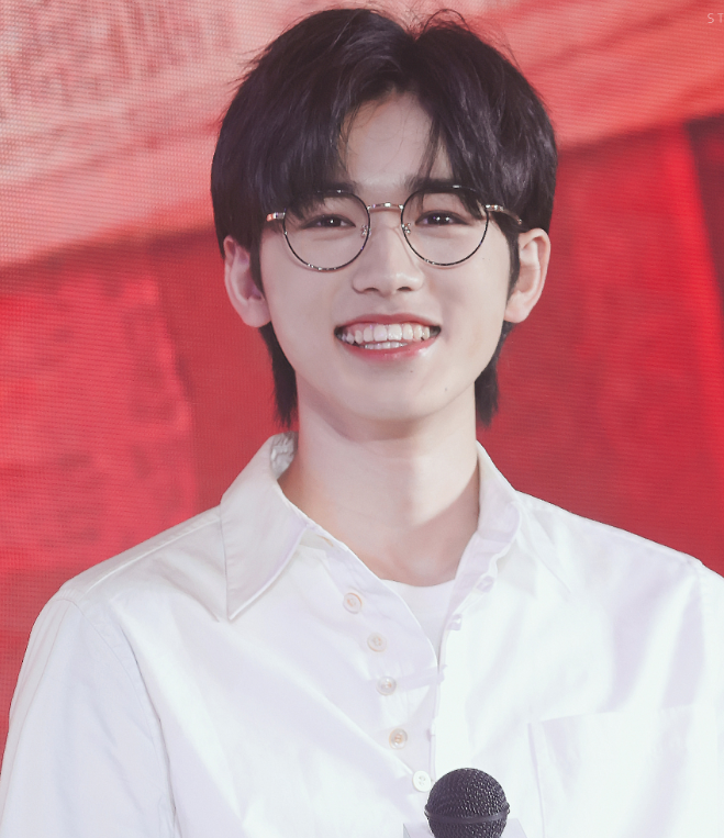 180宋亞軒與楊迪同框，腿長快到對方的胸口，暴露楊迪身高