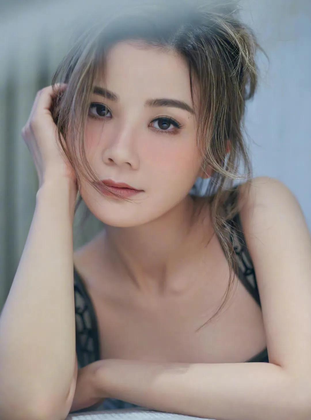 漂亮女星蔡卓妍，一點也看不出她40歲了