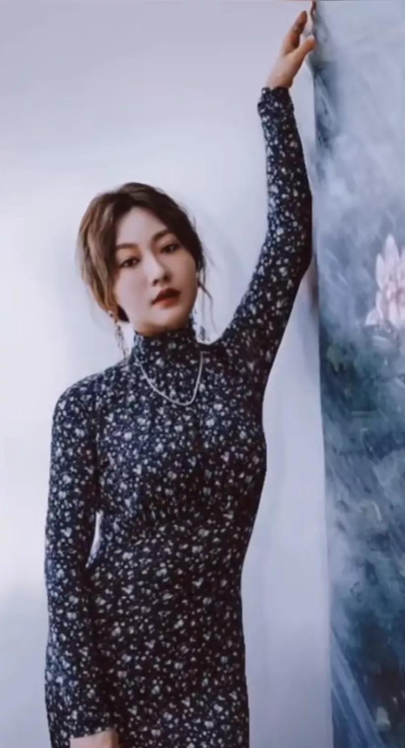 潘陽寫真風韻十足！母女合照讓人驚嘆，媽媽氣質優雅比女兒更出眾