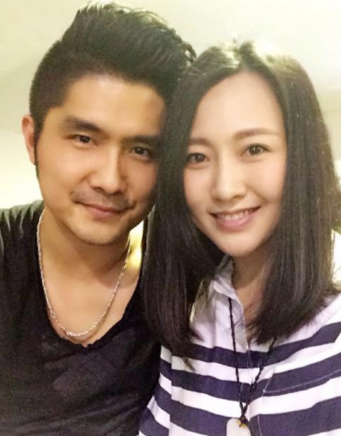 潘陽一家逛廟會，高富帥老公帶娃超有耐心，任由5歲兒子欺負？