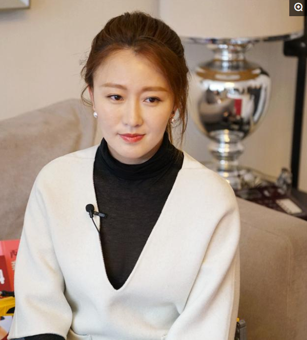 潘陽老公曾送其3800萬法拉利求婚，兒子遺傳潘長江一家相親相愛