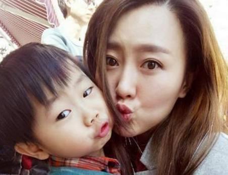 35歲潘陽多才多藝，總裁丈夫高大帥氣，兒子越長越像潘長江