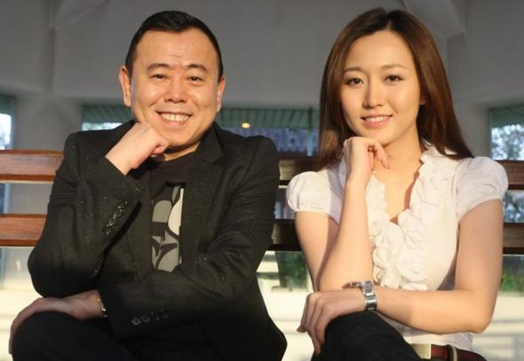 潘長江女婿身家十億送千萬豪車示愛潘陽，小石頭像極姥爺