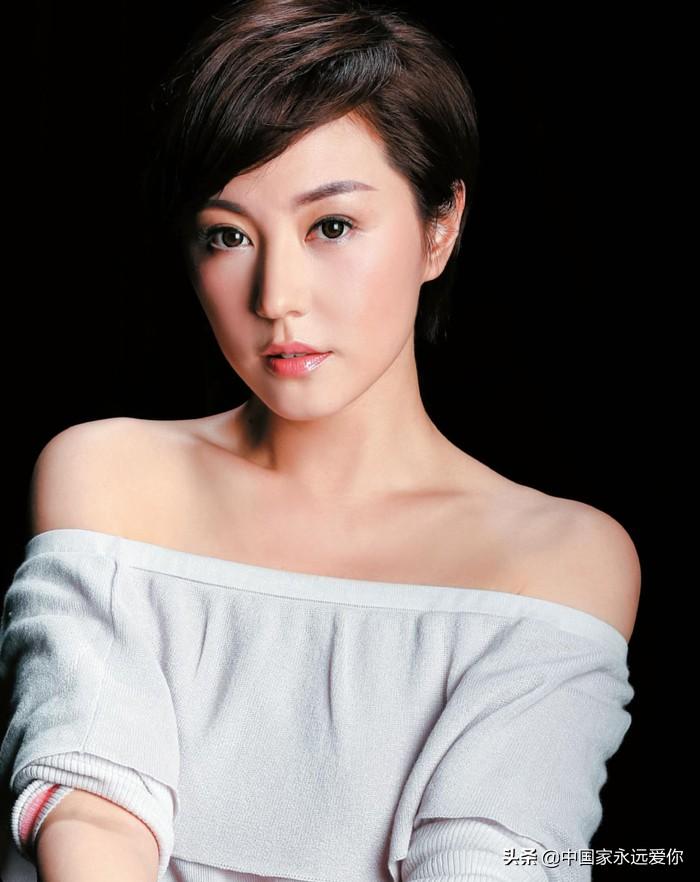 劉心：我很少出街，挺宅的