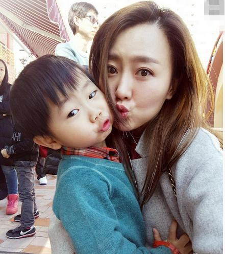 潘長江與女兒及外孫生活照曝光 素顏的潘陽好秀氣 外孫像姥爺