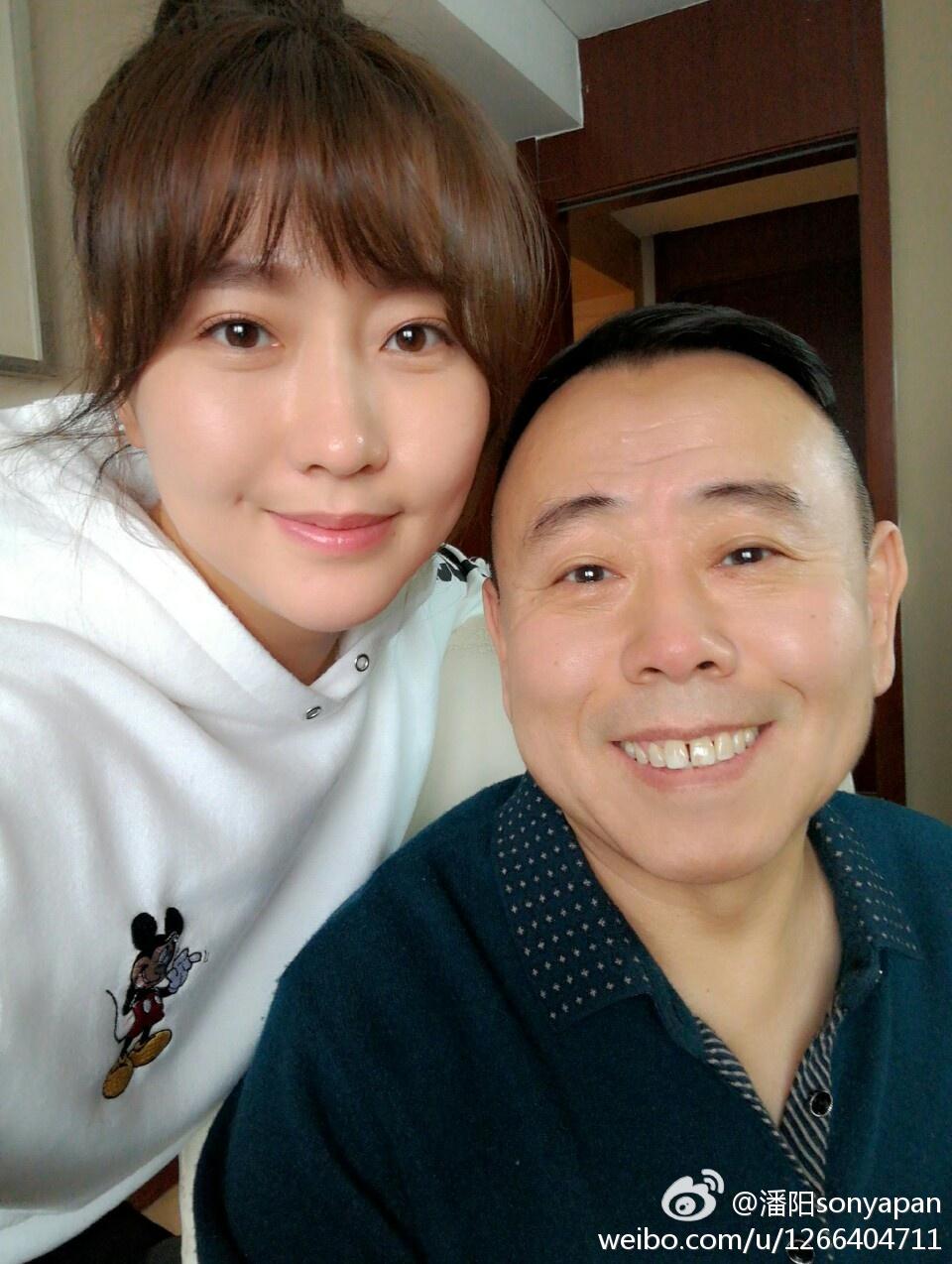 潘長江曬愛女潘陽婚紗照，潘陽結婚5年了！卻依然甜蜜如初！