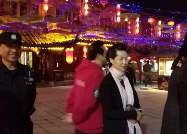 李雙江夢鴿夫婦近照曝光 外出遊玩晉香祈福