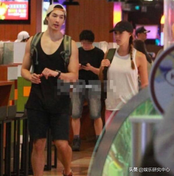 蔡依林前男友錦榮新戀情曝光，與混血模特兒大庭廣眾之下甜蜜互動！