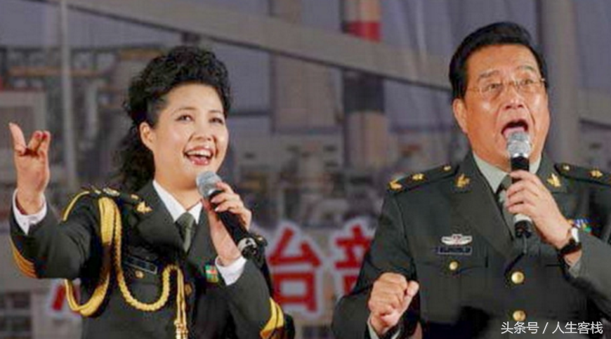 78歲李雙江和51歲妻子近照，兩人現身破離婚傳言，臉色衰老