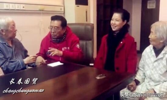 81歲李雙江與夢鴿唱《夫妻雙雙把家還》，配合默契聲音鏗鏘亮