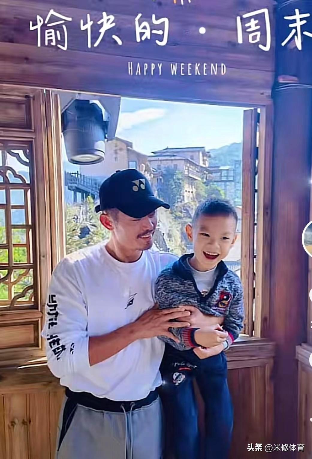 好恩愛！林丹謝杏芳帶6歲兒子旅行，緊緊依偎，網友催生二胎