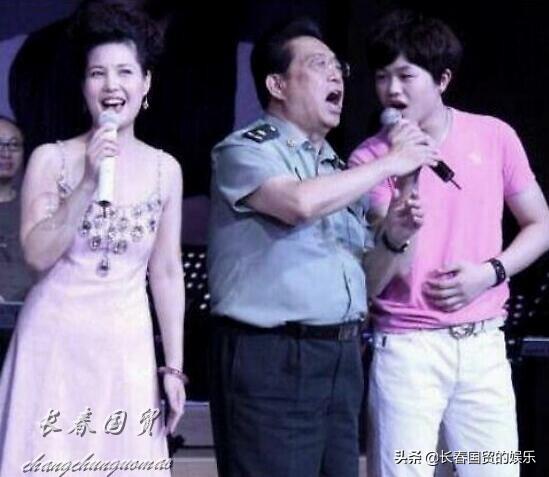 李雙江小27歲妻子近照曝光，曾為家庭放棄事業，55歲素顏氣質猶存