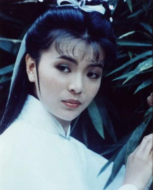 陳玉蓮當年有多美？讓週潤髮劉德華拜倒裙下，到老單身也活出精彩