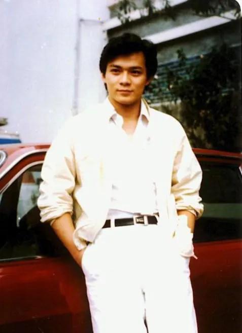 黃日華個人資料簡介（18歲出道，20歲大火，曾被妻子戴綠帽）