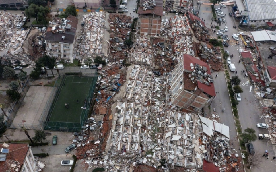 土耳其7.8級地震，楊迪眾星發文祈福，唐小強被埋李佳悅死裡逃生