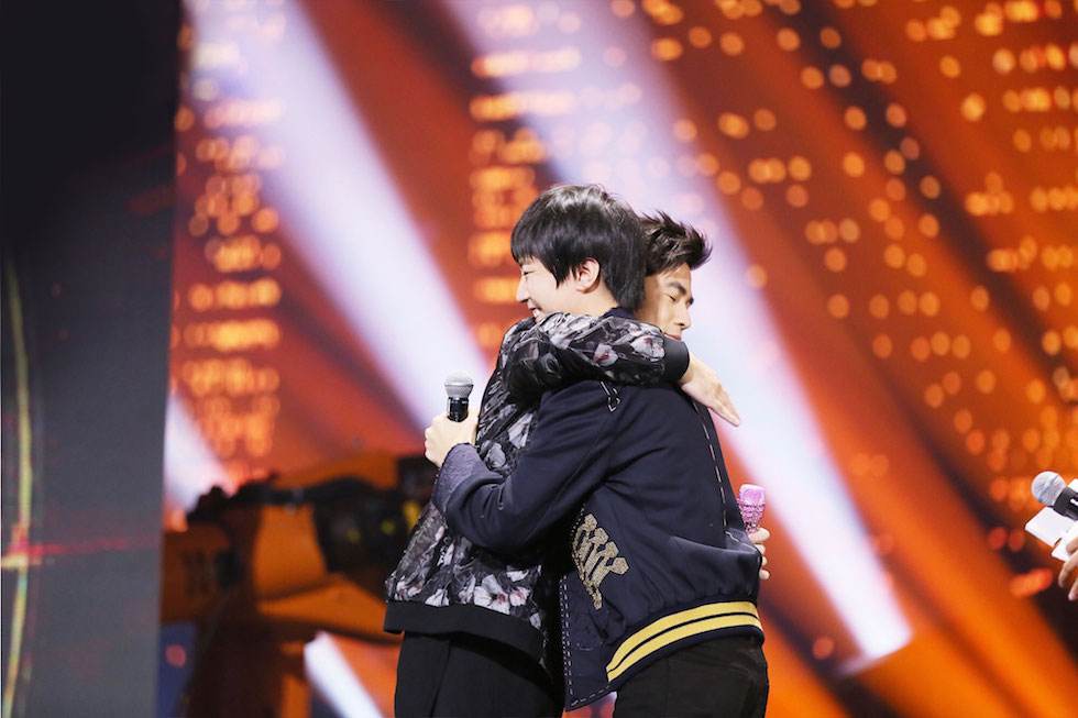 王俊凱在線追星，連續3年為週董踩點慶生，一個細節體現他用心