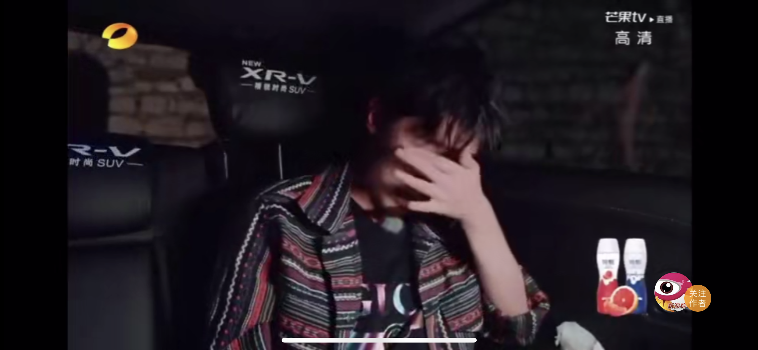 王俊凱躲車內傷心大哭，黃曉明也心酸落淚，原因讓人無奈