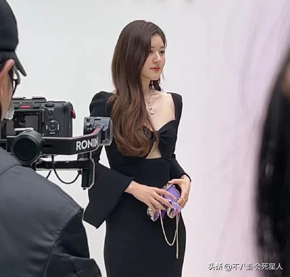 女明星活動圖來了！劉雯霸氣，趙露思走純欲風，杜鵑臉型崎嶇