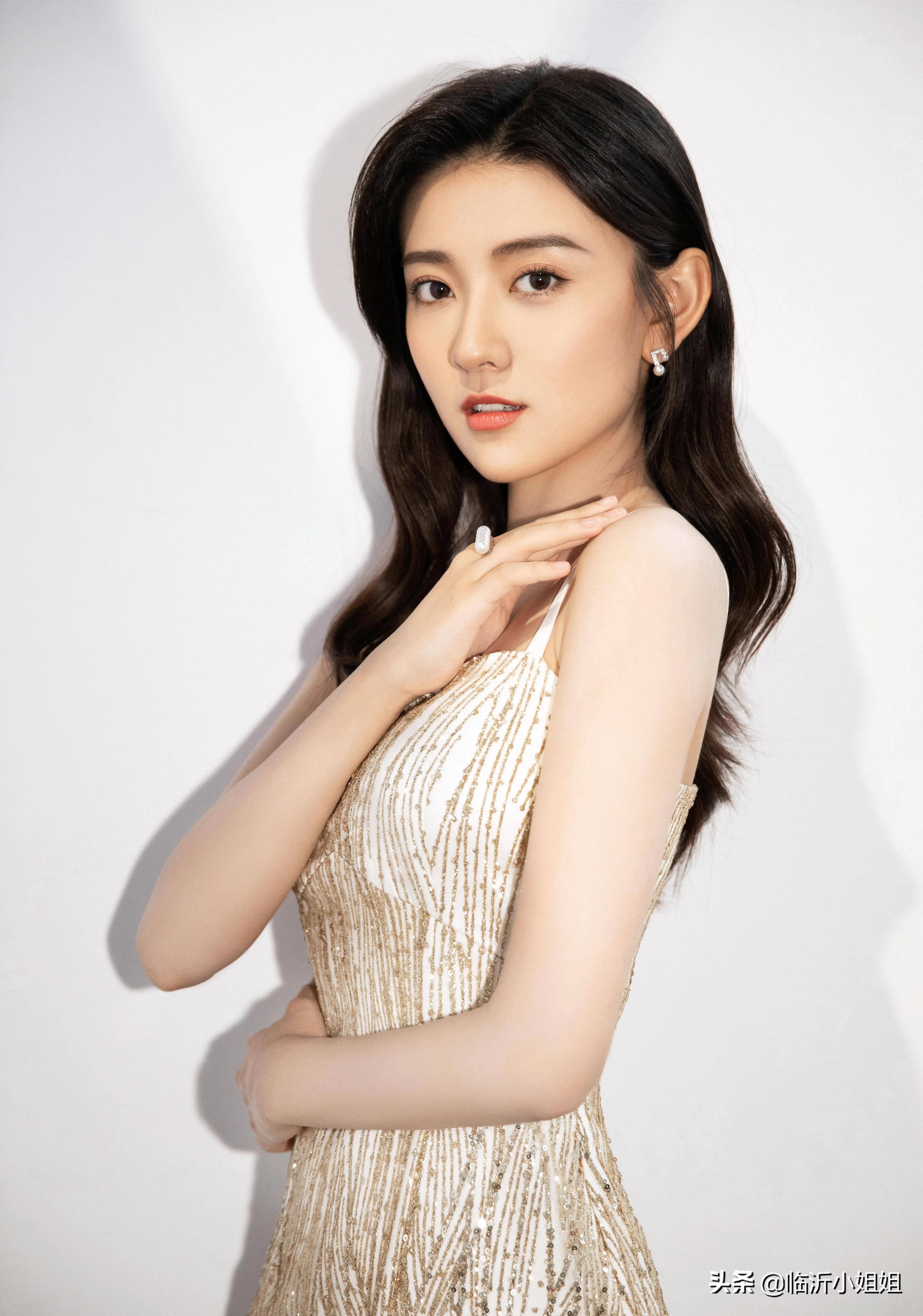 梁潔個人資料簡介（擁有初戀女友般的甜美容顏，清新脫俗的氣質，太迷人啦）