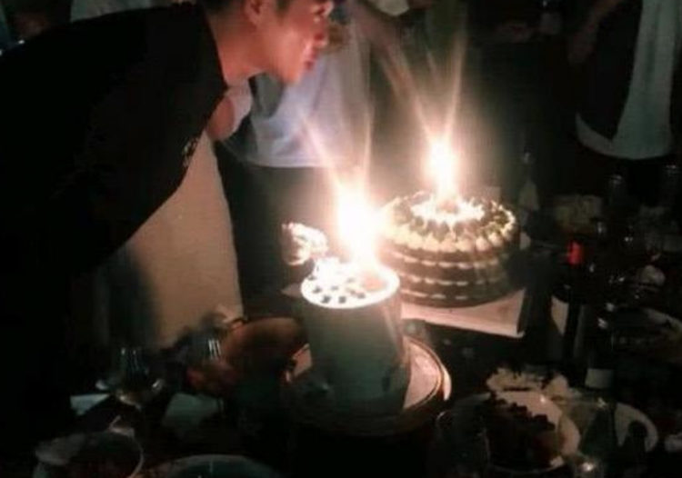 唐藝昕為張若昀慶生，身材纖細不似懷孕，兩人共同拍手唱歌慶祝