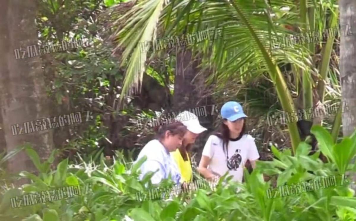 賈玲張小斐同遊三亞姊妹感情深，穿著花褲衩衝浪造型奇特