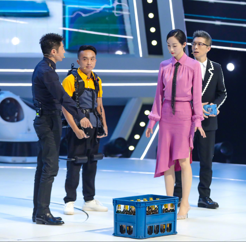 170cm高的韓雪，皮膚白皙、五官精緻贏太多，簡單穿搭都閃耀全場