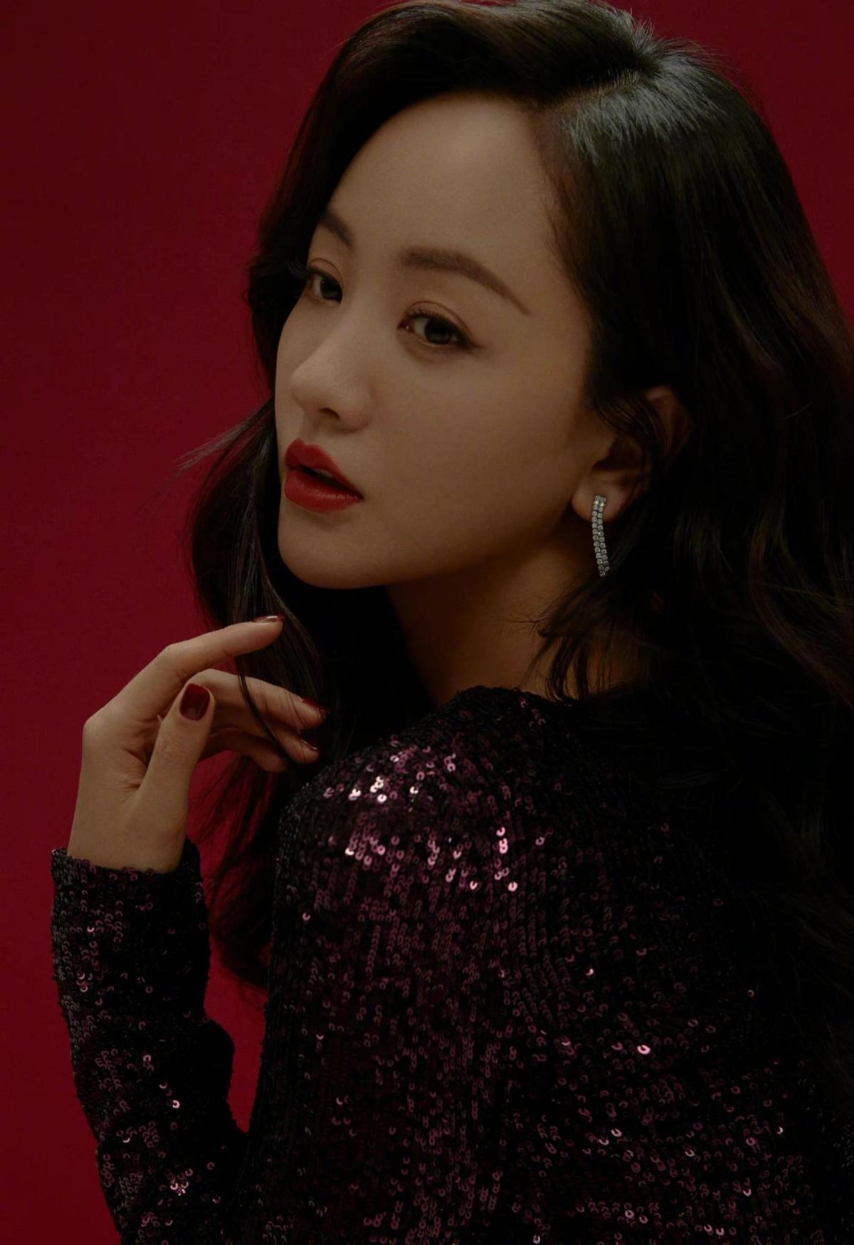 40歲楊蓉美麗似少女，曬慶生照大秀好身材，網友：是吃了防腐劑嗎