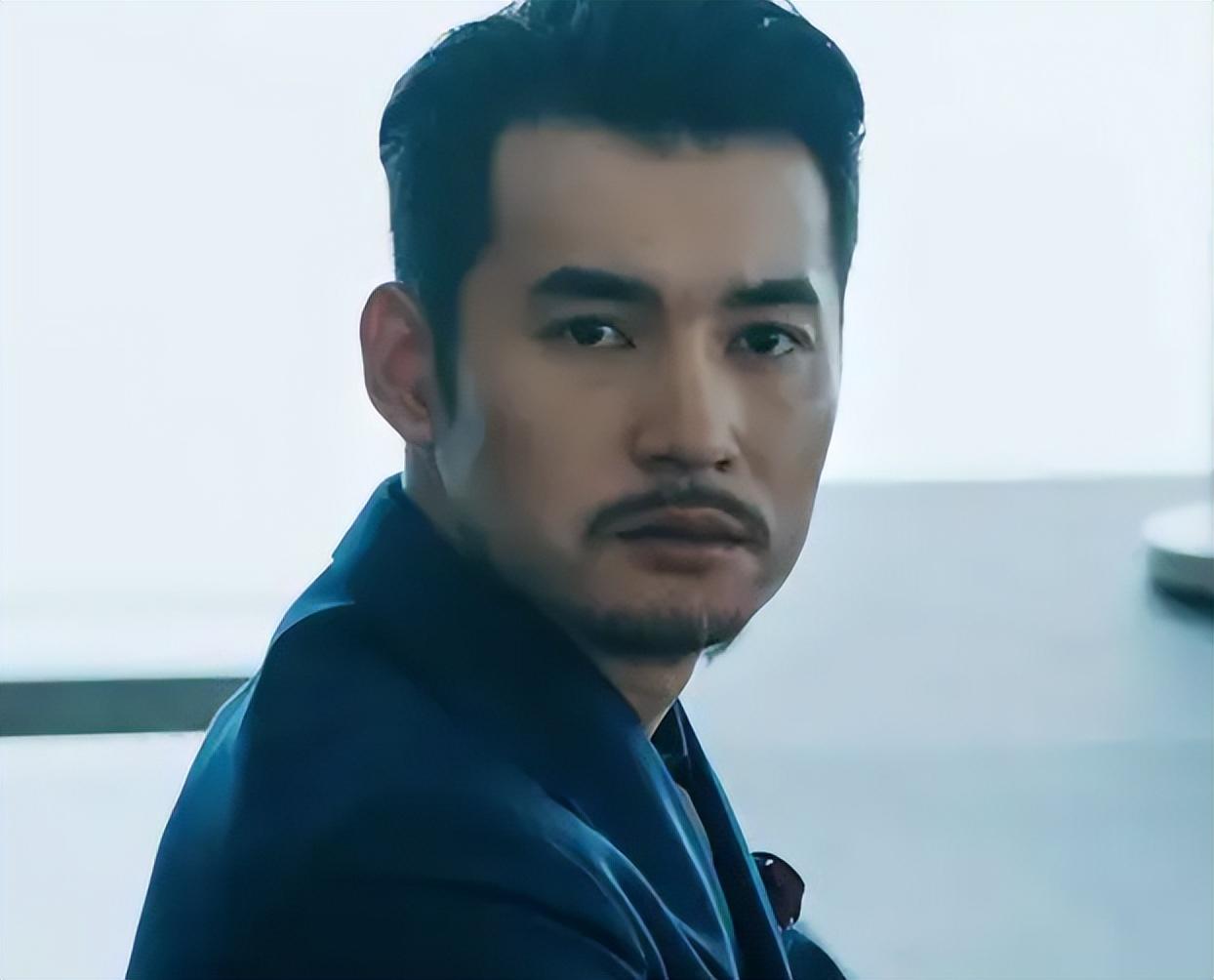 文松賈冰《臥虎藏蟲》神似成龍《雙龍會》，一人分飾兩角，有意思