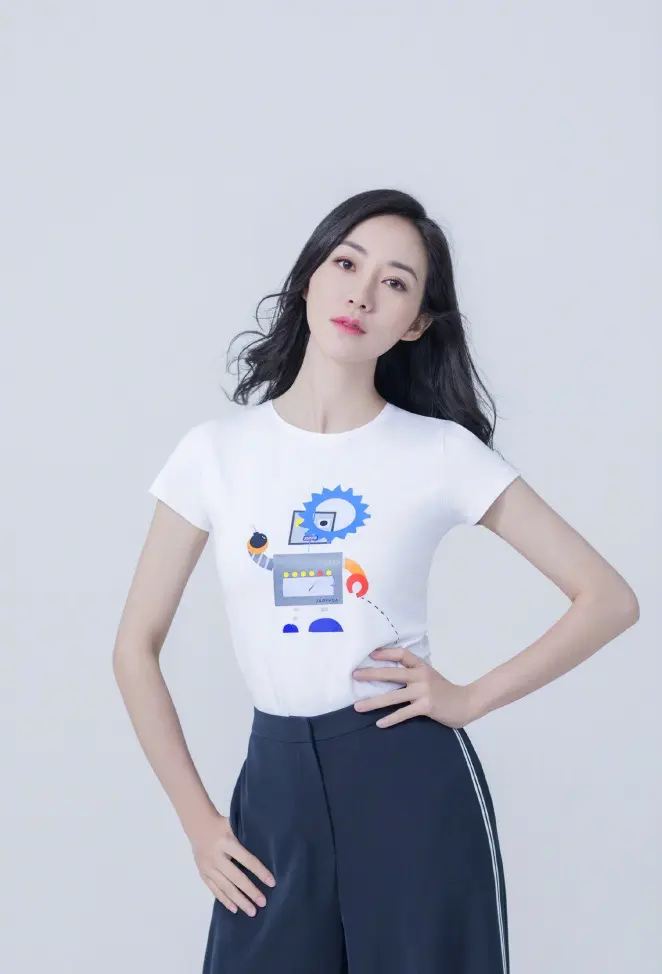 韓雪本人真是嫩了不少，穿著休閒的服裝搭配，感覺很有女神感