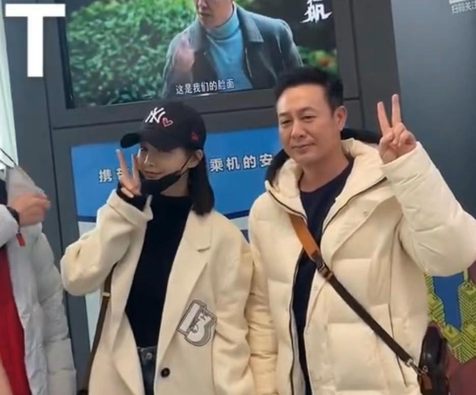 《狂飆》開慶功宴：張頌文李一桐機場追《狂飆》，張譯缺席引爭議