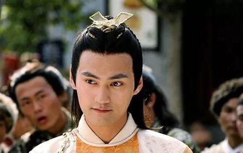 同是古裝男神，嚴屹寬袁弘在家表現大不同，杜若溪真該學學張殲藝