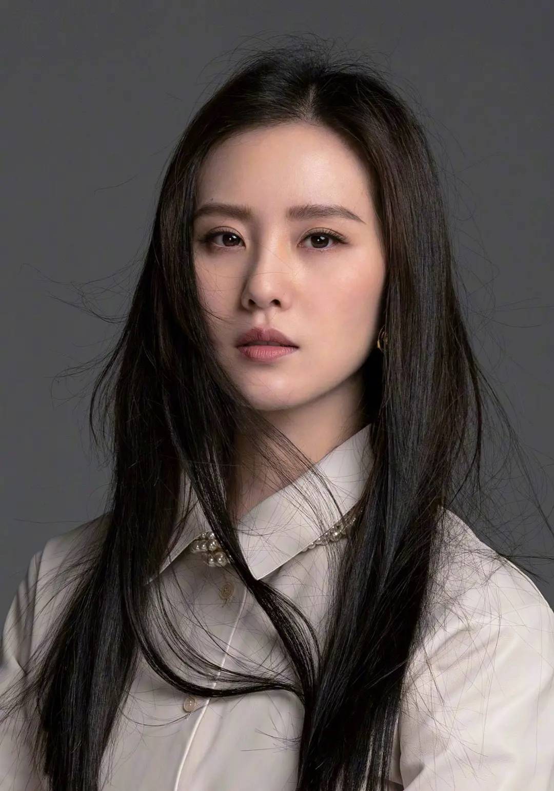 袁弘被劉詩詩塞狗糧，叮囑他幫吳奇隆帶衣服，網友：夫妻倆太甜了