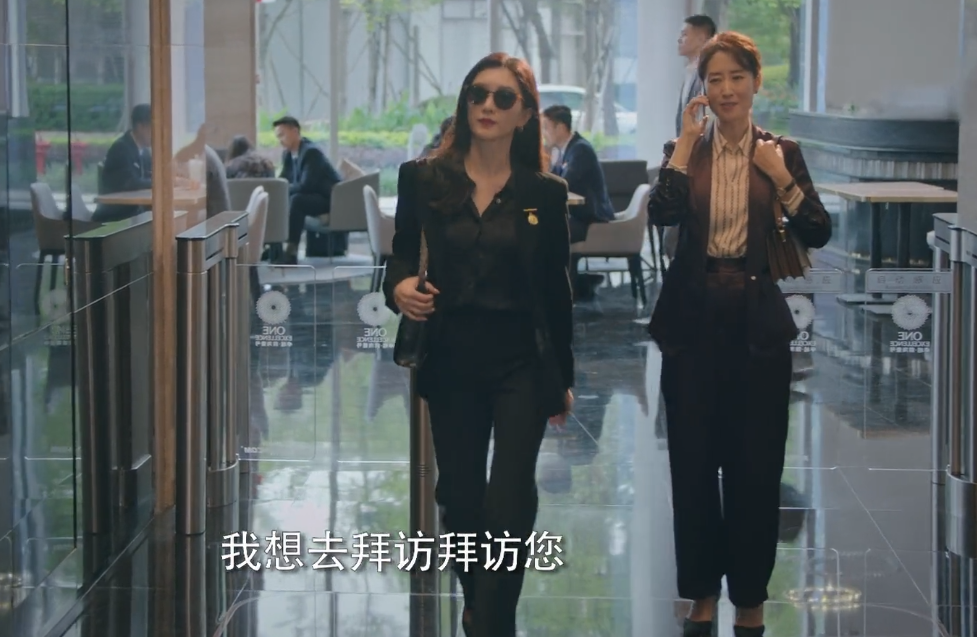 江疏影和彭昱暢上演花式吻戲，CP感不足，螢幕年下戀被指違和