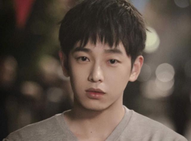 彭昱暢瘦身成功顏值提升，參加新綜藝被勸飯：太瘦了，別減了