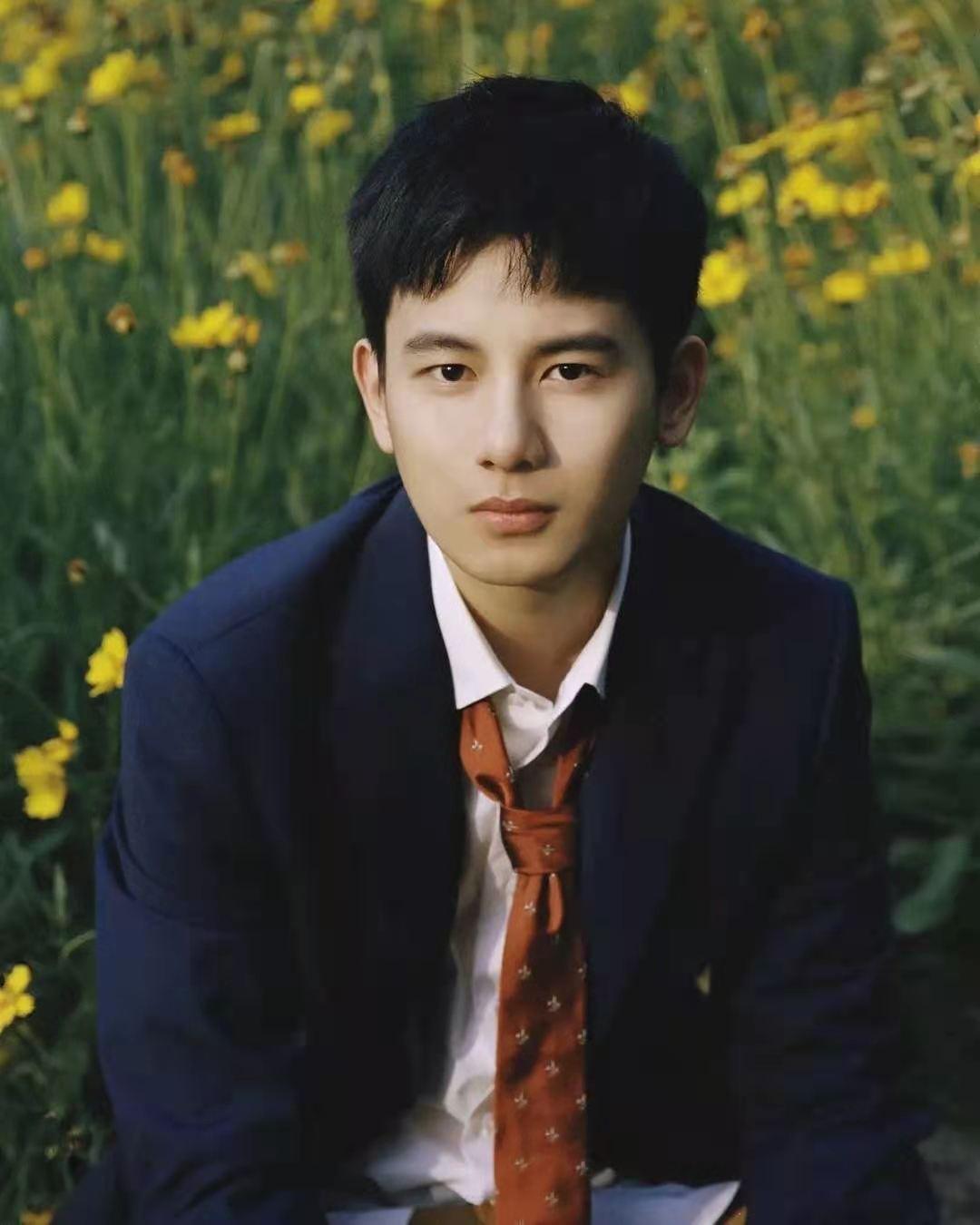 胡先煦新片殺青，搭檔姚晨出演愛情童話，網友：中國版沉睡魔咒？